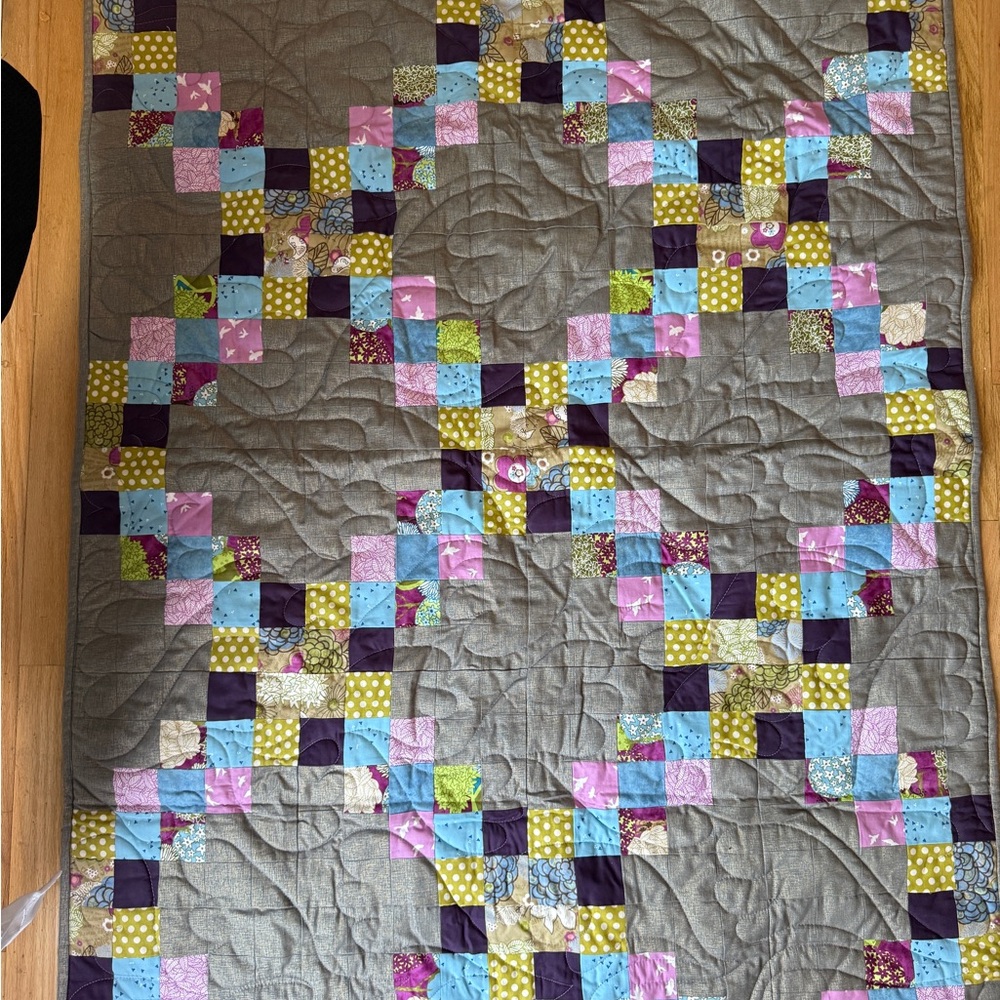 Patchwork Quilt with Multicolor Design